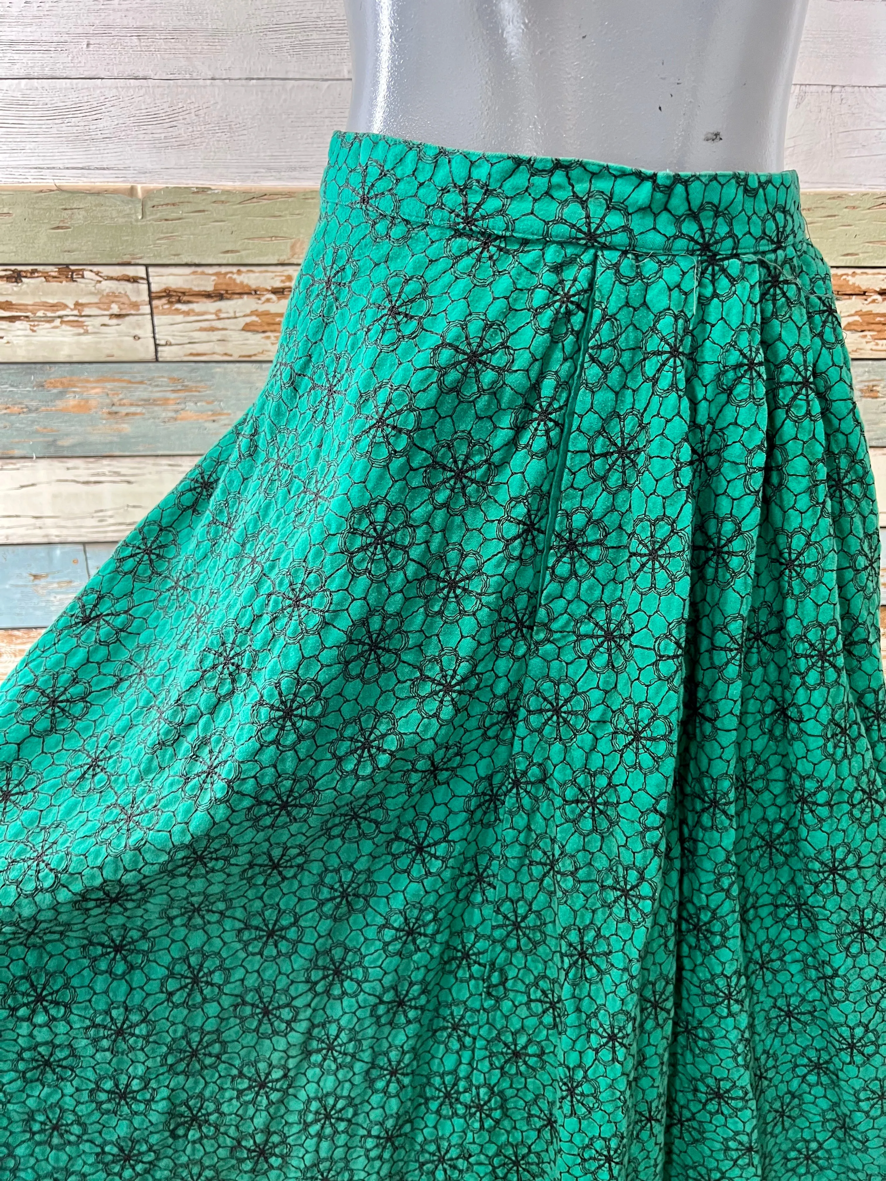 50’s Kelly Green With Black Embroidery Flower Full Skirt