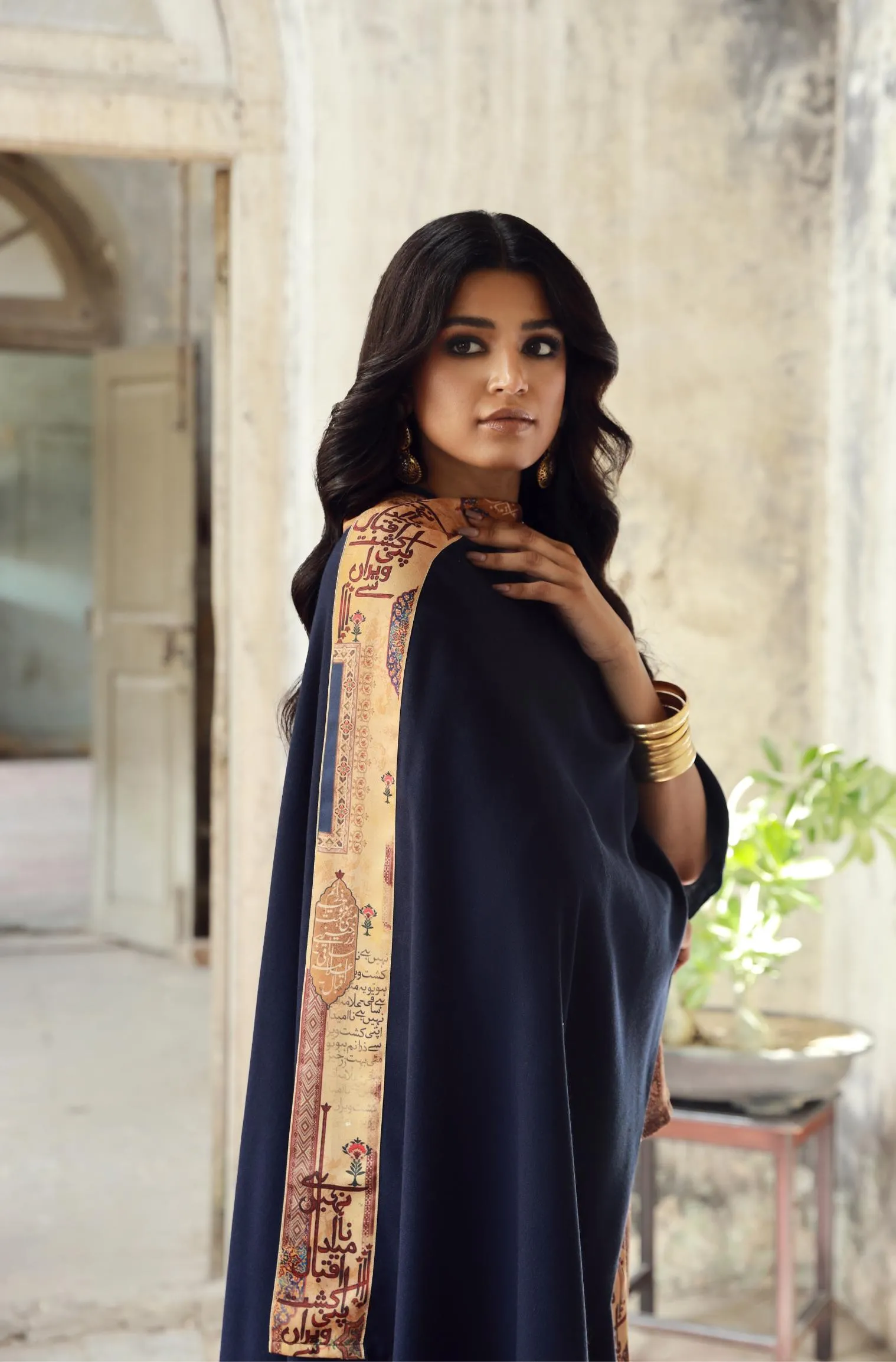Dasht Cape - Blue & Gold