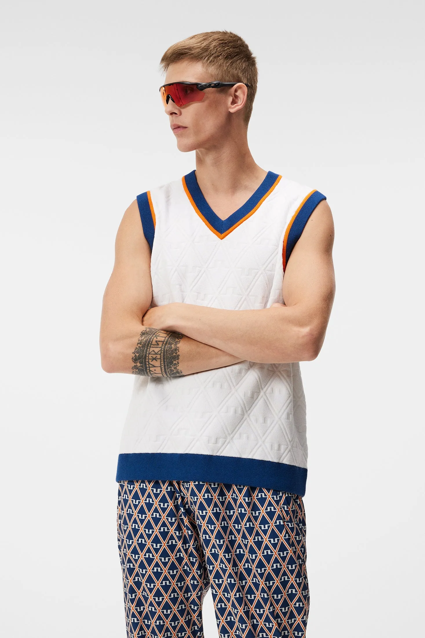 Finely Knitted Vest / White