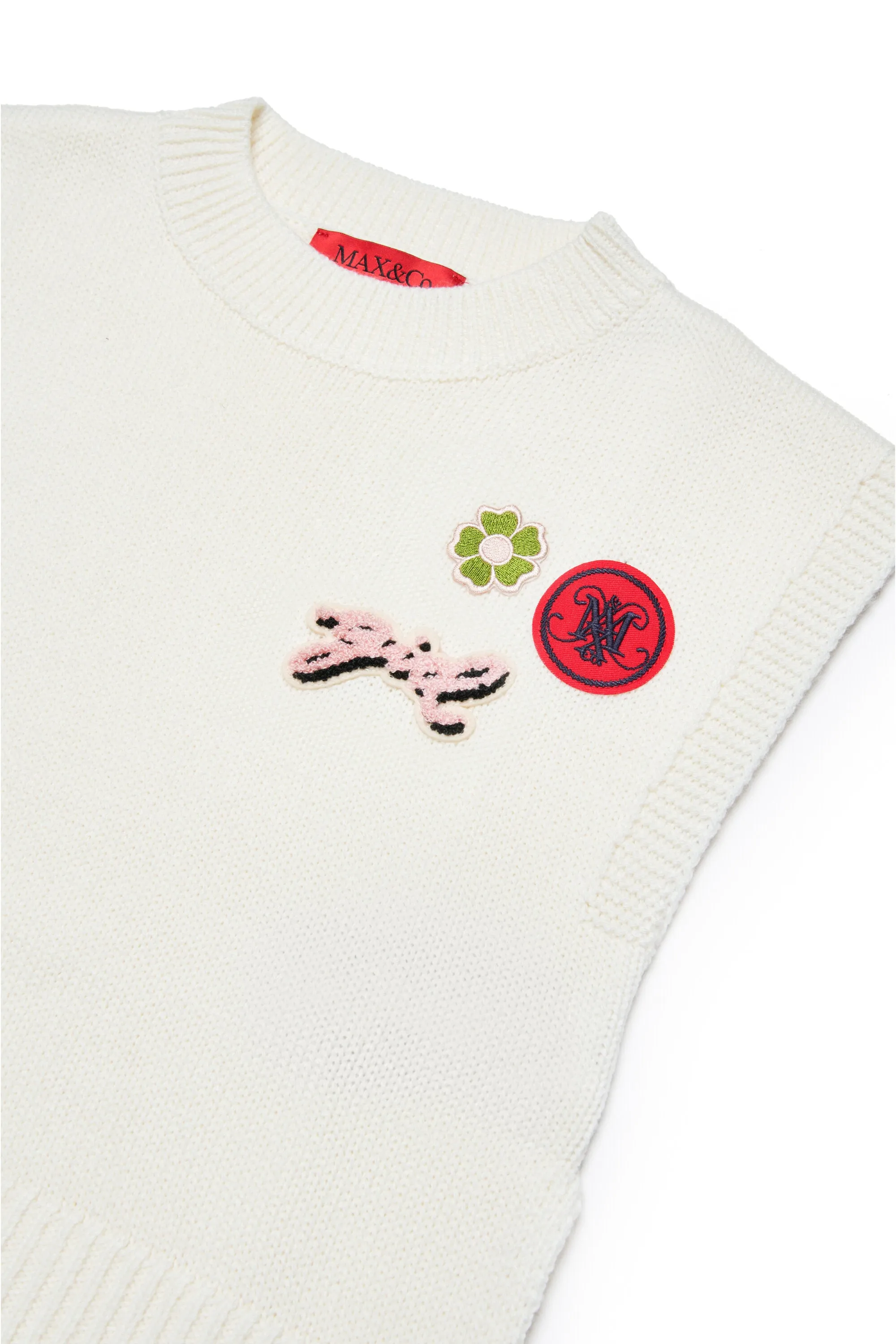 Knitted vest with patch